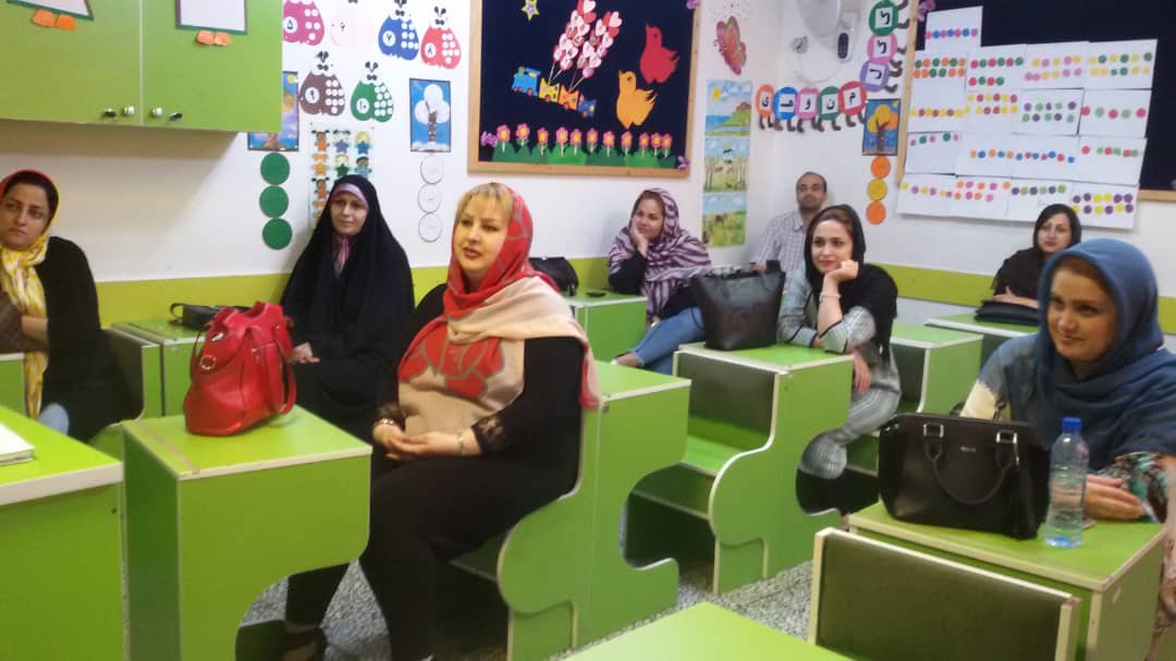 برگزاری جلسه دیدار اولیا با آموزگاران